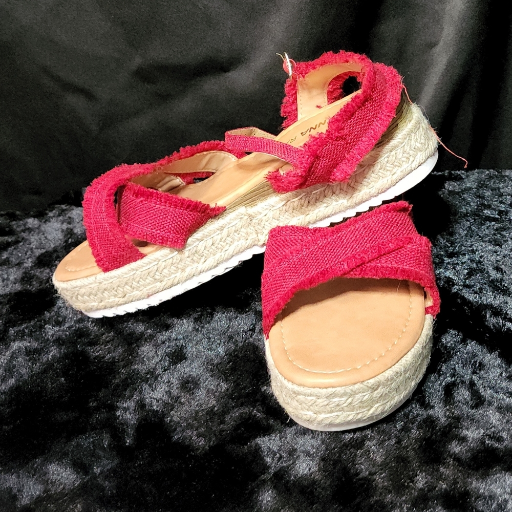 Danna Raye 11 Wine Fray Platform Sandal NIB